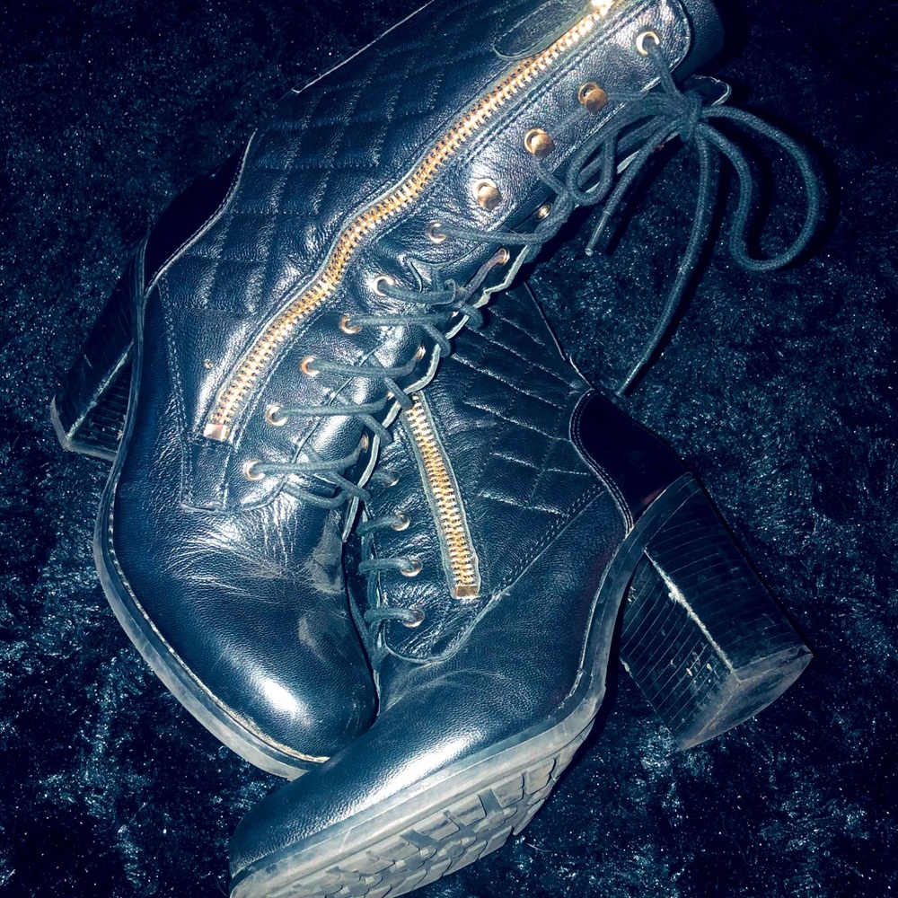 Guess quilted leather boots